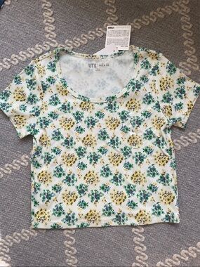 Uniqlo floral crop top (from Japan)